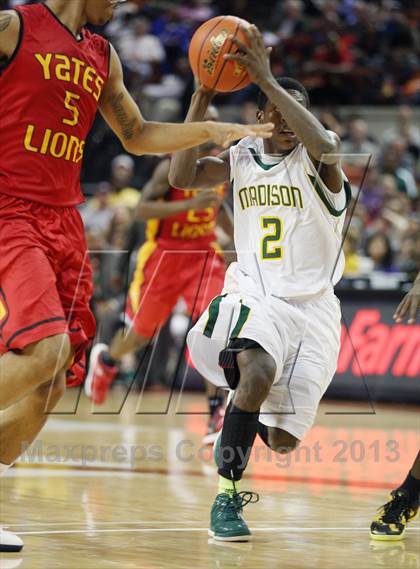 Thumbnail 1 in Yates vs. Madison (UIL 3A Final) photogallery.