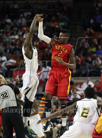 Thumbnail 2 in Yates vs. Madison (UIL 3A Final) photogallery.