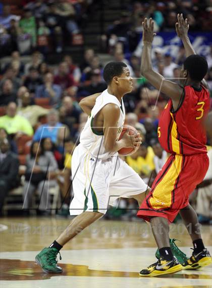 Thumbnail 3 in Yates vs. Madison (UIL 3A Final) photogallery.