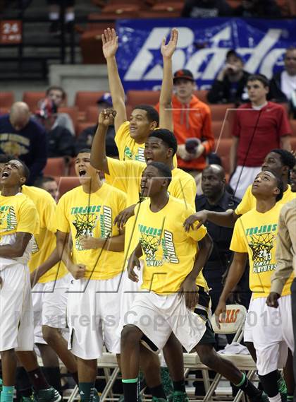 Thumbnail 2 in Yates vs. Madison (UIL 3A Final) photogallery.
