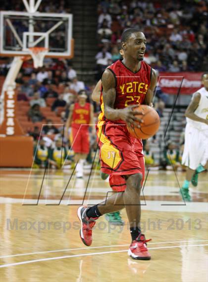Thumbnail 2 in Yates vs. Madison (UIL 3A Final) photogallery.