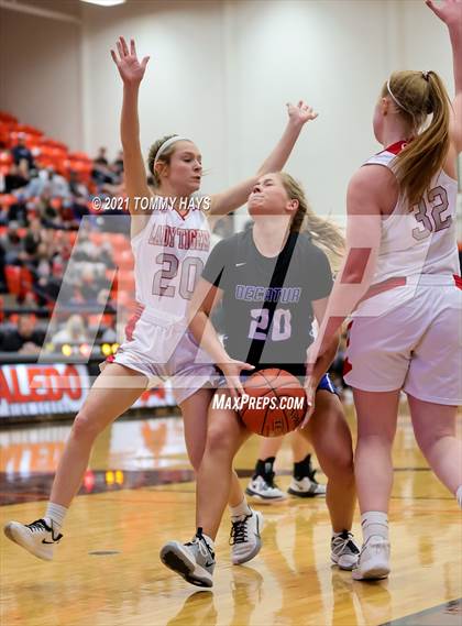 Thumbnail 2 in Glen Rose vs. Decatur (UIL 4A Area Playoff) photogallery.