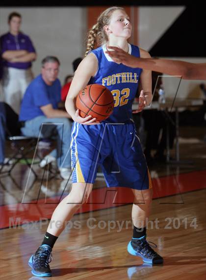 Thumbnail 2 in Foothill vs Oakland High (MLK-Shootout) photogallery.