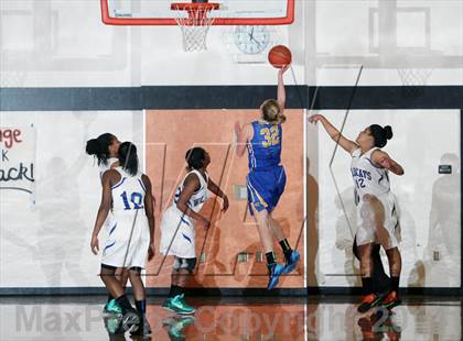 Thumbnail 2 in Foothill vs Oakland High (MLK-Shootout) photogallery.