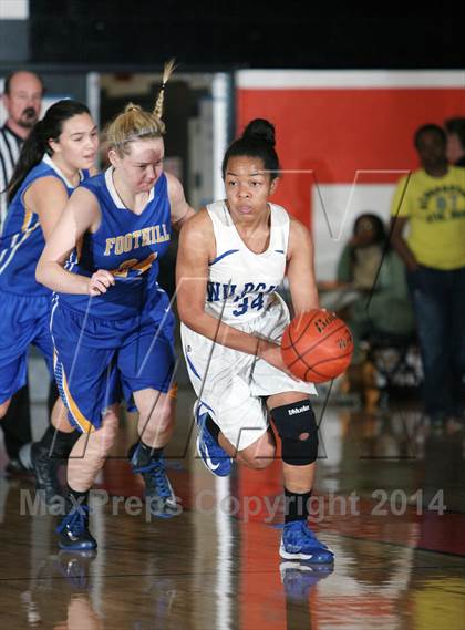 Thumbnail 3 in Foothill vs Oakland High (MLK-Shootout) photogallery.