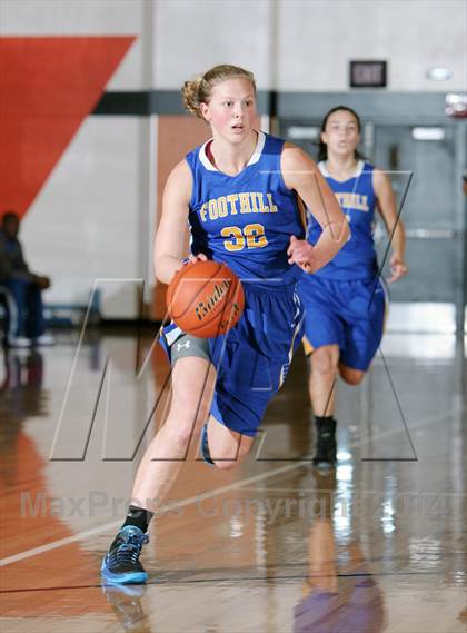 Thumbnail 2 in Foothill vs Oakland High (MLK-Shootout) photogallery.