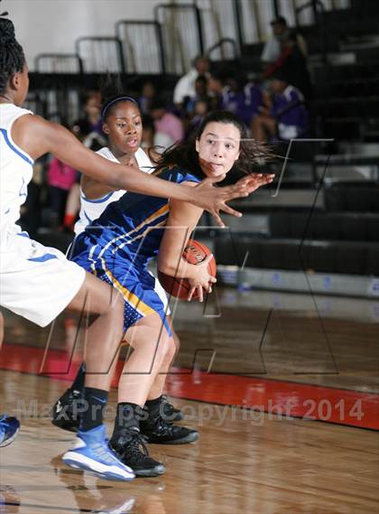 Thumbnail 1 in Foothill vs Oakland High (MLK-Shootout) photogallery.
