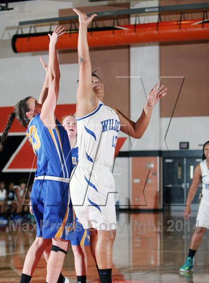 Thumbnail 3 in Foothill vs Oakland High (MLK-Shootout) photogallery.