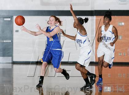 Thumbnail 1 in Foothill vs Oakland High (MLK-Shootout) photogallery.