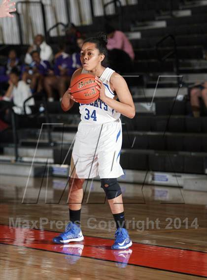 Thumbnail 3 in Foothill vs Oakland High (MLK-Shootout) photogallery.