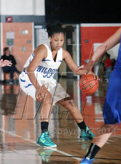 Thumbnail 1 in Foothill vs Oakland High (MLK-Shootout) photogallery.