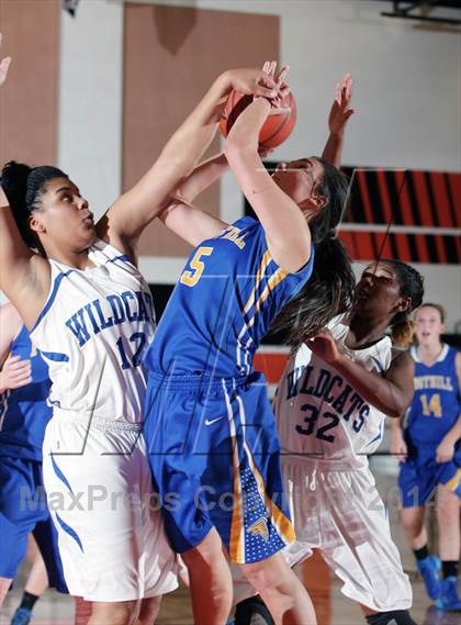 Thumbnail 3 in Foothill vs Oakland High (MLK-Shootout) photogallery.