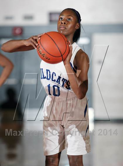Thumbnail 3 in Foothill vs Oakland High (MLK-Shootout) photogallery.
