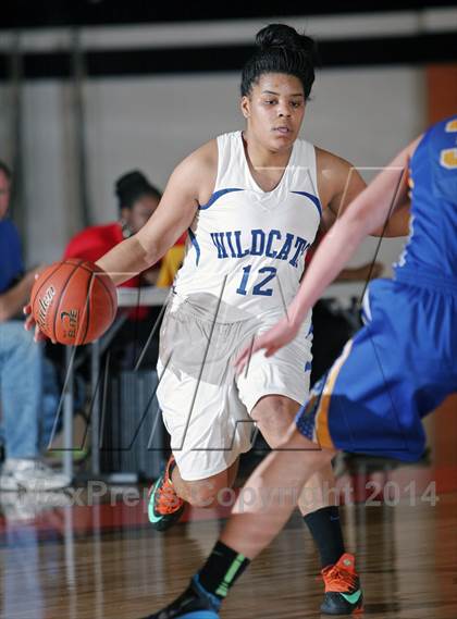 Thumbnail 3 in Foothill vs Oakland High (MLK-Shootout) photogallery.