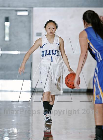Thumbnail 3 in Foothill vs Oakland High (MLK-Shootout) photogallery.