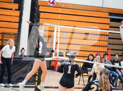 Thumbnail 2 in Alameda vs. Willows (CIF Division 4 Round 1) photogallery.