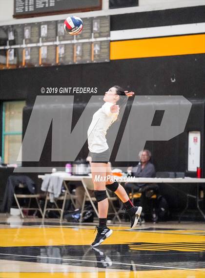 Thumbnail 2 in Alameda vs. Willows (CIF Division 4 Round 1) photogallery.