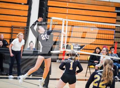 Thumbnail 1 in Alameda vs. Willows (CIF Division 4 Round 1) photogallery.