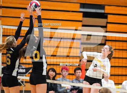 Thumbnail 1 in Alameda vs. Willows (CIF Division 4 Round 1) photogallery.