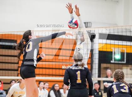 Thumbnail 3 in Alameda vs. Willows (CIF Division 4 Round 1) photogallery.
