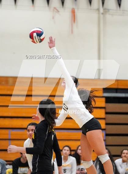 Thumbnail 1 in Alameda vs. Willows (CIF Division 4 Round 1) photogallery.