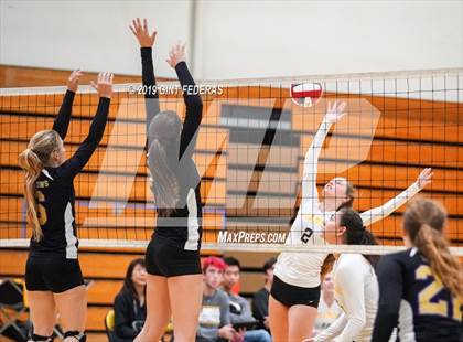 Thumbnail 2 in Alameda vs. Willows (CIF Division 4 Round 1) photogallery.