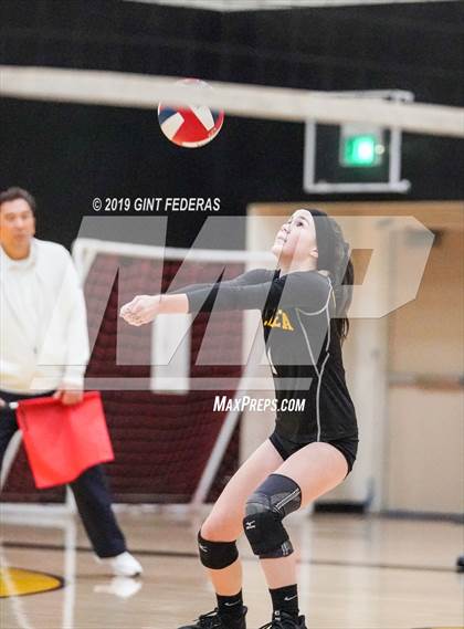 Thumbnail 1 in Alameda vs. Willows (CIF Division 4 Round 1) photogallery.