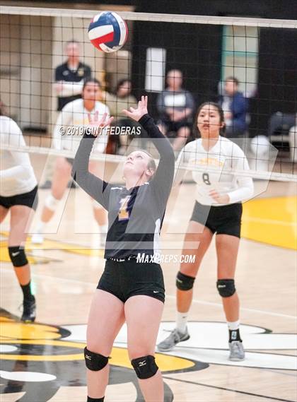 Thumbnail 1 in Alameda vs. Willows (CIF Division 4 Round 1) photogallery.
