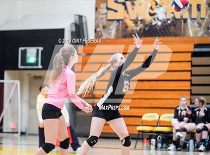 Thumbnail 2 in Alameda vs. Willows (CIF Division 4 Round 1) photogallery.