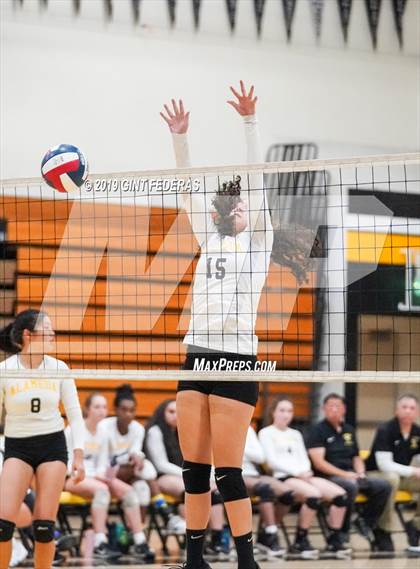 Thumbnail 1 in Alameda vs. Willows (CIF Division 4 Round 1) photogallery.