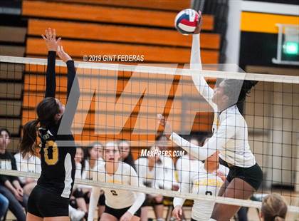 Thumbnail 3 in Alameda vs. Willows (CIF Division 4 Round 1) photogallery.