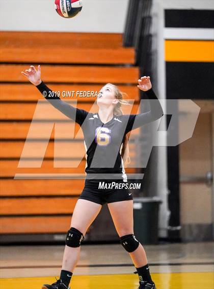 Thumbnail 1 in Alameda vs. Willows (CIF Division 4 Round 1) photogallery.
