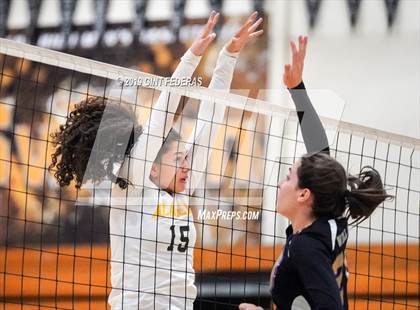 Thumbnail 2 in Alameda vs. Willows (CIF Division 4 Round 1) photogallery.
