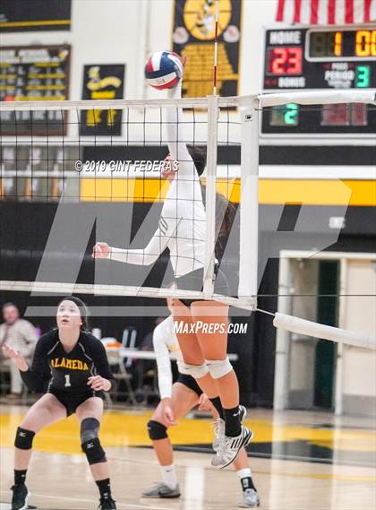 Thumbnail 3 in Alameda vs. Willows (CIF Division 4 Round 1) photogallery.