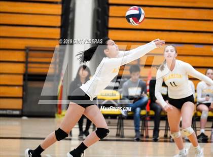 Thumbnail 2 in Alameda vs. Willows (CIF Division 4 Round 1) photogallery.
