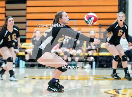 Thumbnail 3 in Alameda vs. Willows (CIF Division 4 Round 1) photogallery.