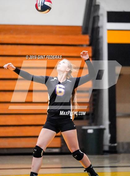 Thumbnail 2 in Alameda vs. Willows (CIF Division 4 Round 1) photogallery.