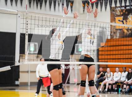 Thumbnail 3 in Alameda vs. Willows (CIF Division 4 Round 1) photogallery.