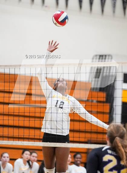 Thumbnail 3 in Alameda vs. Willows (CIF Division 4 Round 1) photogallery.