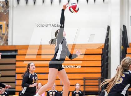 Thumbnail 2 in Alameda vs. Willows (CIF Division 4 Round 1) photogallery.