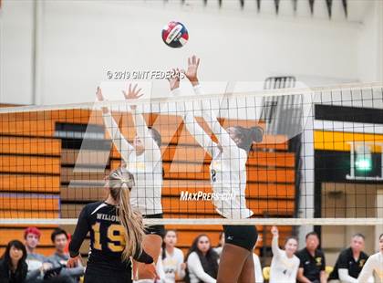 Thumbnail 2 in Alameda vs. Willows (CIF Division 4 Round 1) photogallery.