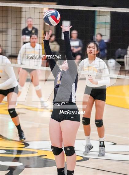Thumbnail 2 in Alameda vs. Willows (CIF Division 4 Round 1) photogallery.