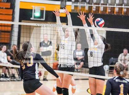 Thumbnail 3 in Alameda vs. Willows (CIF Division 4 Round 1) photogallery.