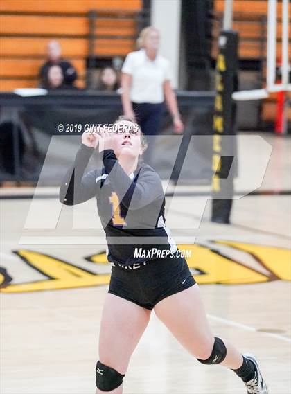 Thumbnail 3 in Alameda vs. Willows (CIF Division 4 Round 1) photogallery.