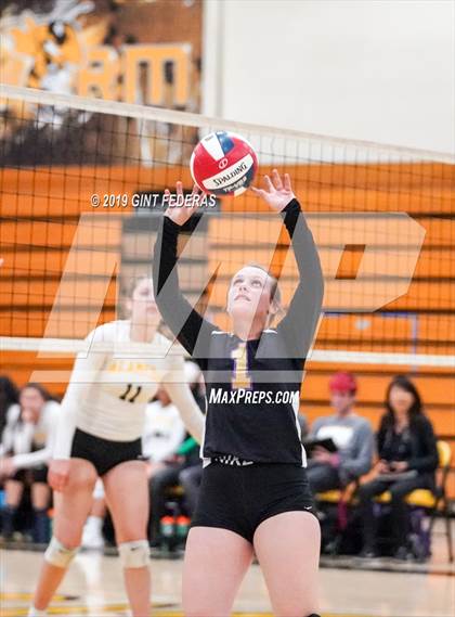 Thumbnail 2 in Alameda vs. Willows (CIF Division 4 Round 1) photogallery.