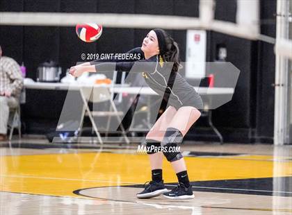 Thumbnail 2 in Alameda vs. Willows (CIF Division 4 Round 1) photogallery.