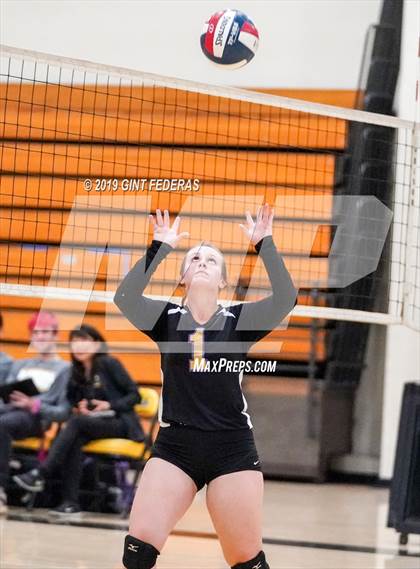 Thumbnail 2 in Alameda vs. Willows (CIF Division 4 Round 1) photogallery.