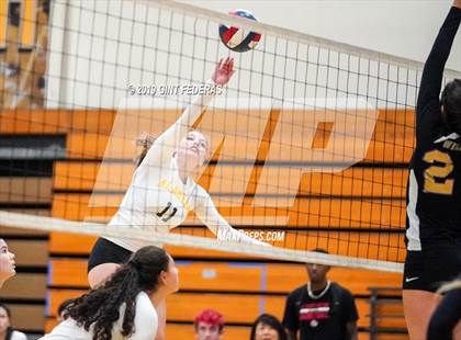 Thumbnail 3 in Alameda vs. Willows (CIF Division 4 Round 1) photogallery.