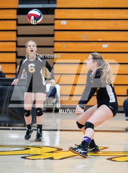 Thumbnail 2 in Alameda vs. Willows (CIF Division 4 Round 1) photogallery.