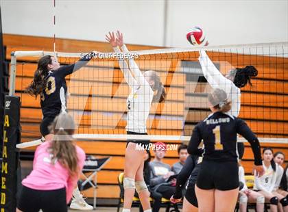 Thumbnail 3 in Alameda vs. Willows (CIF Division 4 Round 1) photogallery.